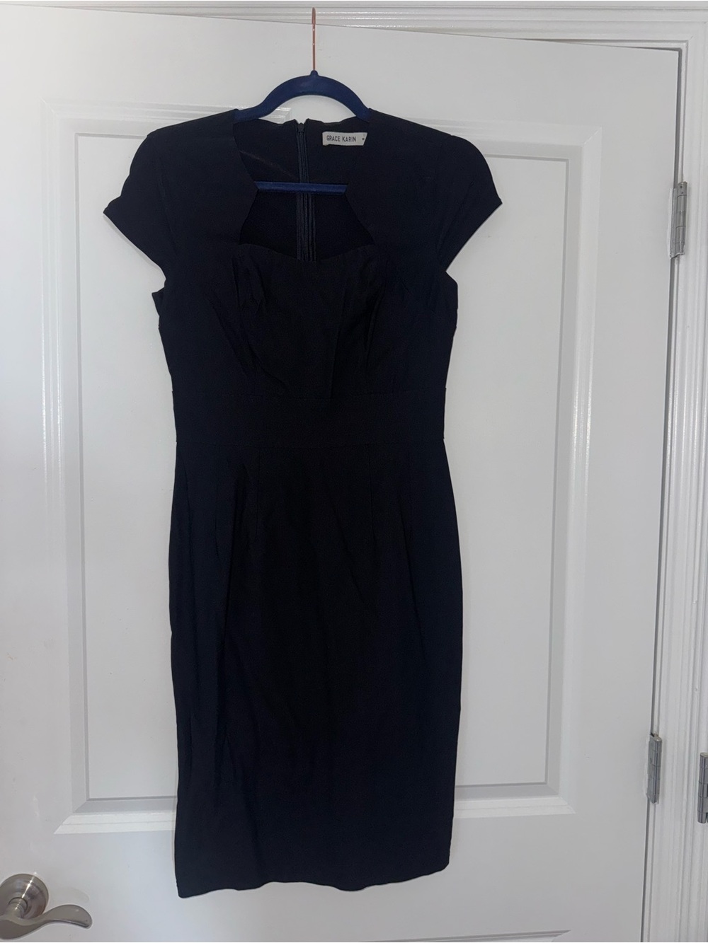 Black Grace Karin Cap-Sleeve Sheath Dress M